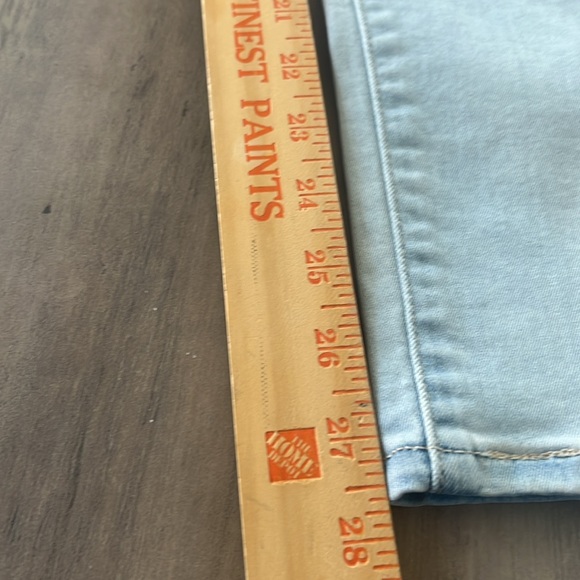 710 Super Skinny Levi’s size 31 light blue distressed bleach spots excellent con - Picture 11 of 13